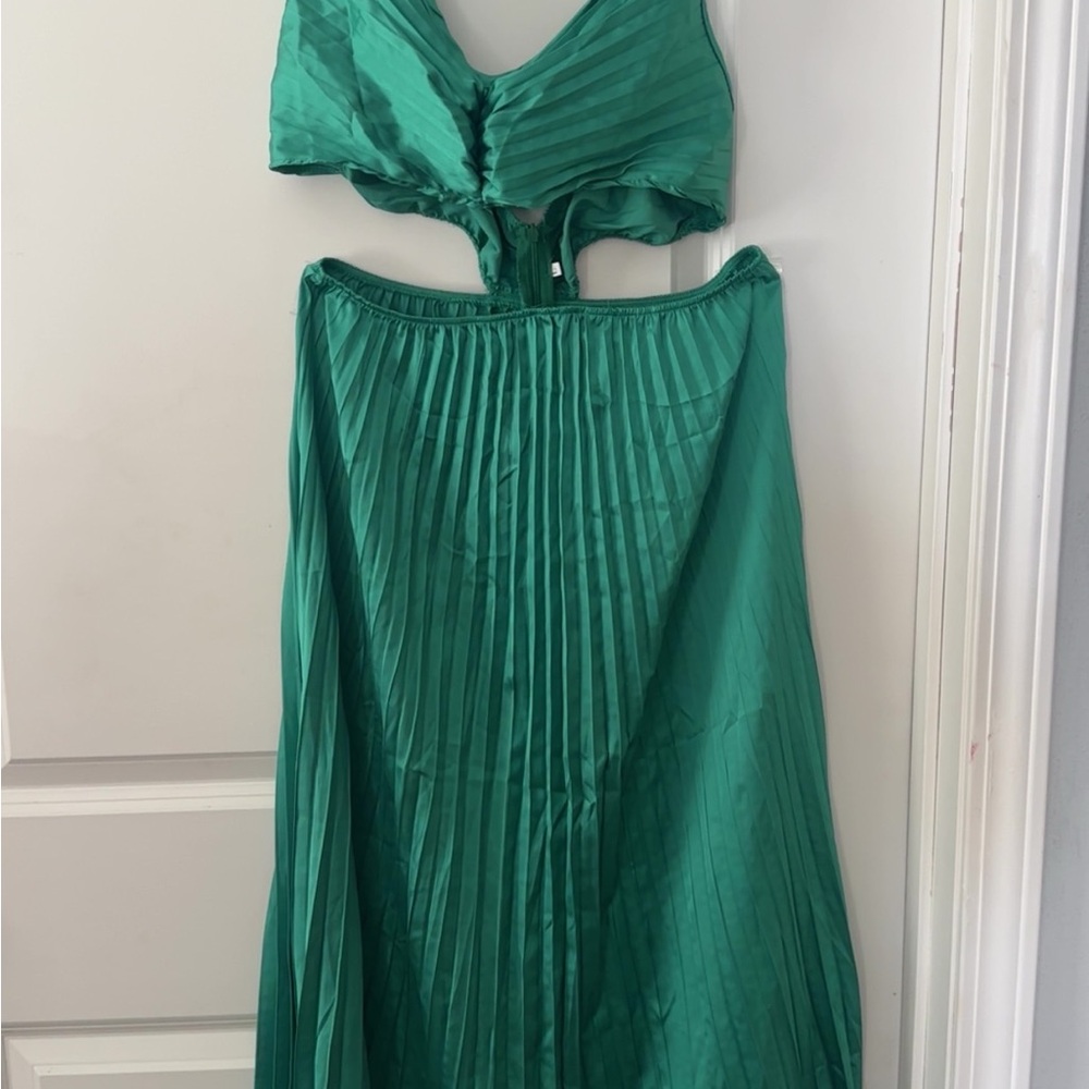 Elegant Green Pleated Skirt